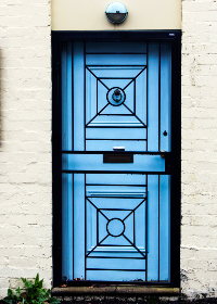 第九区讽刺了什么：揭示社会不平等与人性贪婪的深刻寓意